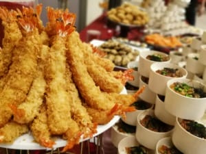 名古屋国際会議場での大規模ビュッフェ全景（温冷バランスと装飾例）