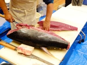 名古屋市内で行われたケータリングのマグロの解体ショー