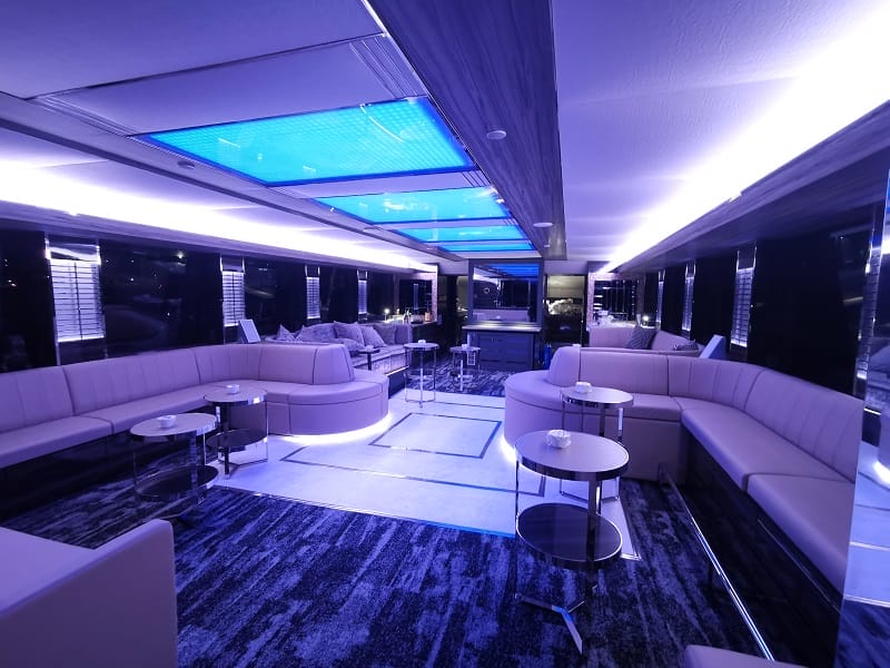 レモンケータリングの船上パーティー